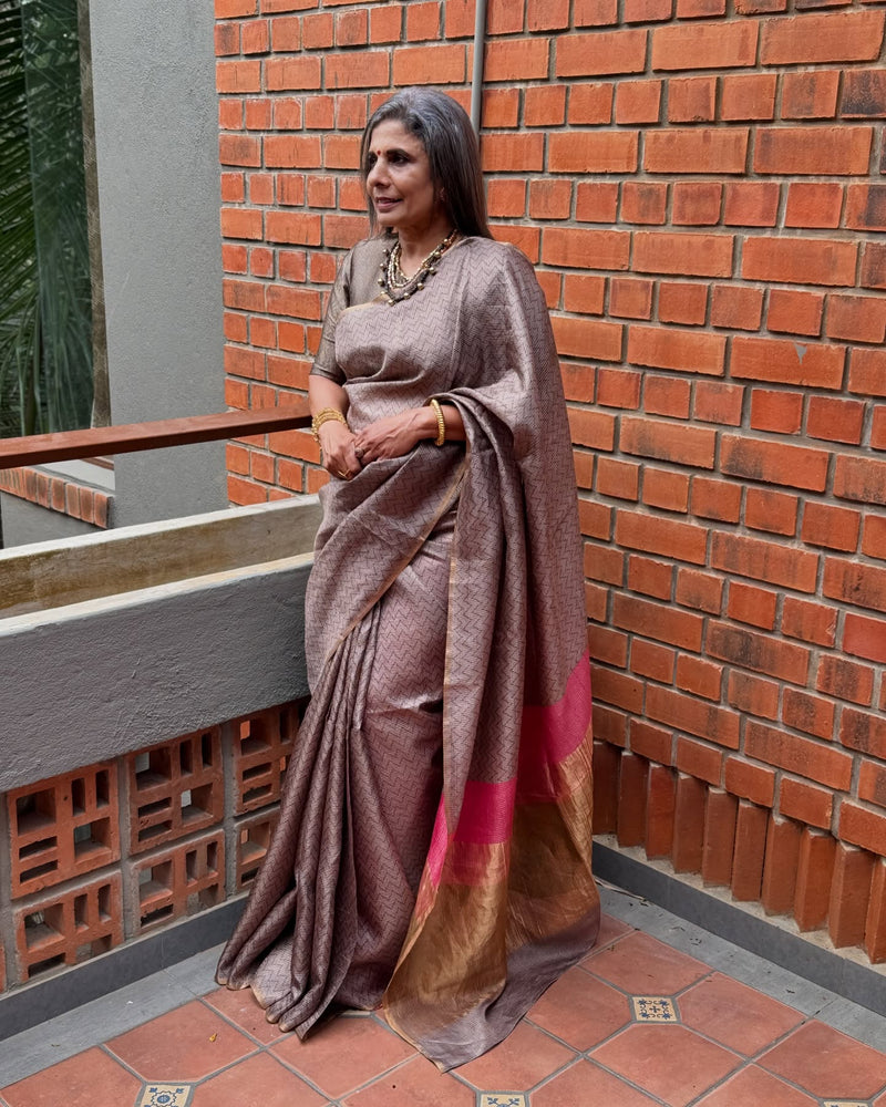 EE-X08535 Tussar Grey Zig zag Sari