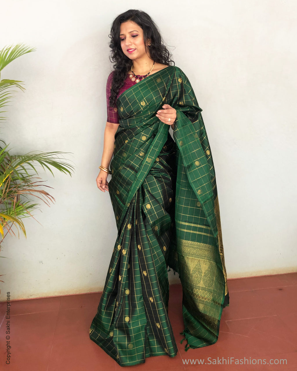 Bombita Traditional Cotton Silk Tant Saree With Contrast Blouse Piece (Red  & Green)