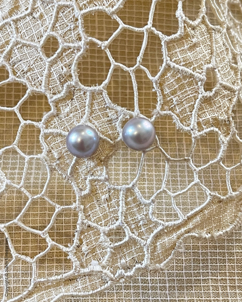 AJDS-41042 Grey Pearl Earring