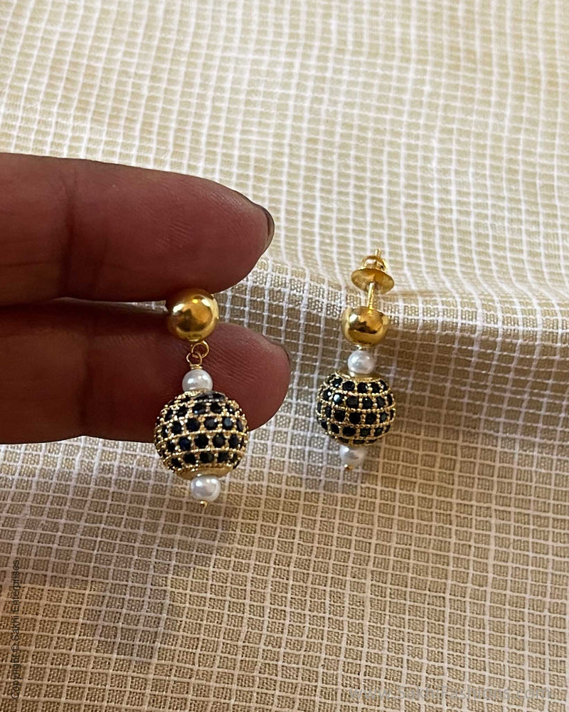 AG-V04312 Stone Balls earring